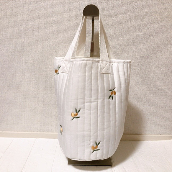 新商品　バッグ　レモン　キルティング　刺繍　マザーバッグ　筒型　収納バッグ　綿 2枚目の画像