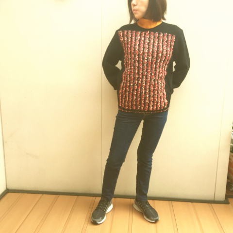 中細毛糸段染めミックスのかぎ針編みラウンドネックセーター 長袖 ケーブルニット