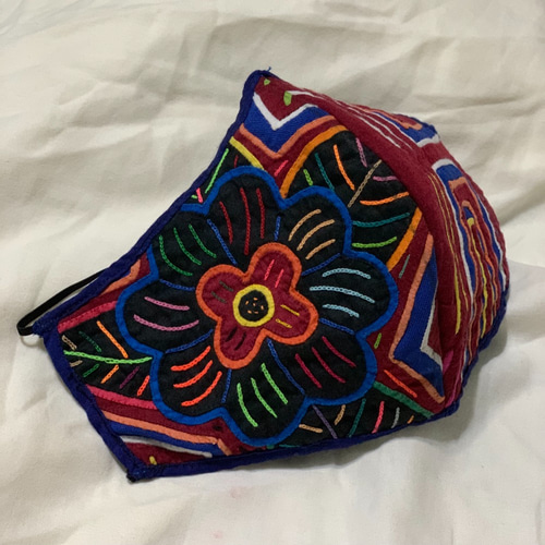パナマ発クナ族手作り モラ刺繍立体 カラフルマスク 布マスク パナマ発クナ族手作り モラ刺繍立体 カラフルマスク 布マスク