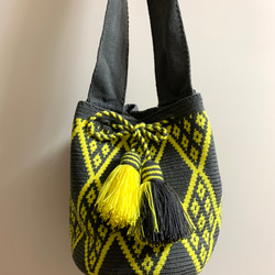コロンビア発Wayuu バッグ Mサイズ　シンボルデザイン　イエローxグレー 3枚目の画像