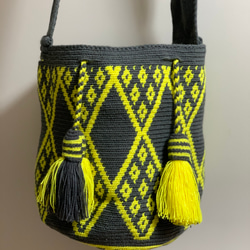 コロンビア発Wayuu バッグ Mサイズ　シンボルデザイン　イエローxグレー 4枚目の画像