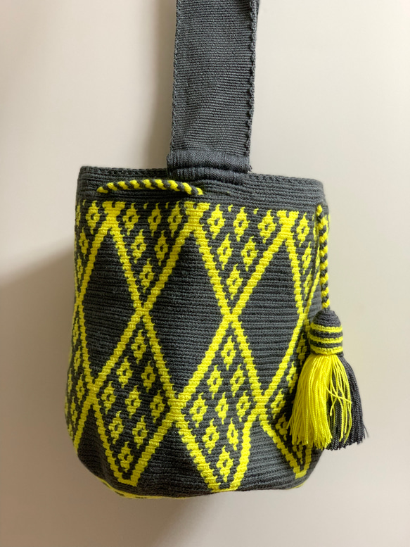 コロンビア発Wayuu バッグ Mサイズ　シンボルデザイン　イエローxグレー 5枚目の画像