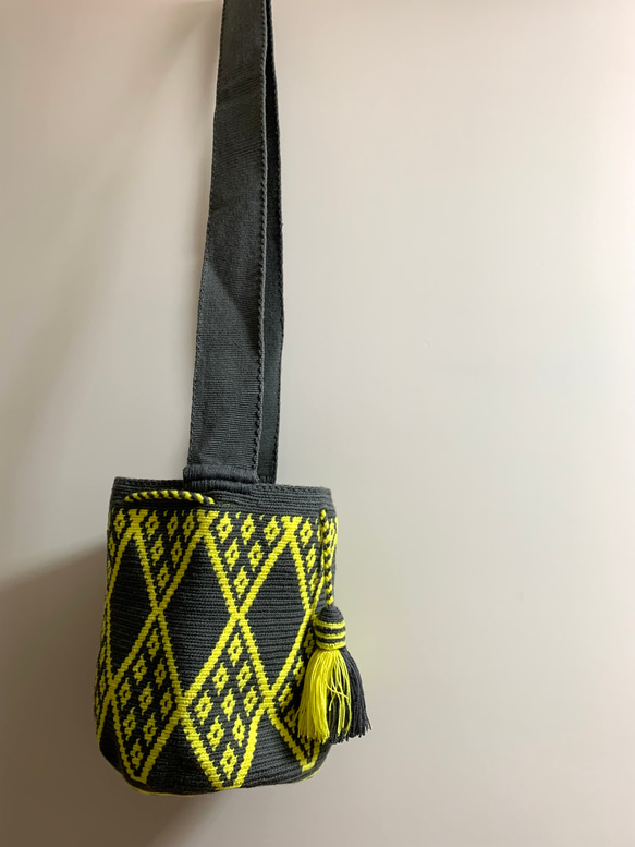 コロンビア発Wayuu バッグ Mサイズ　シンボルデザイン　イエローxグレー 6枚目の画像