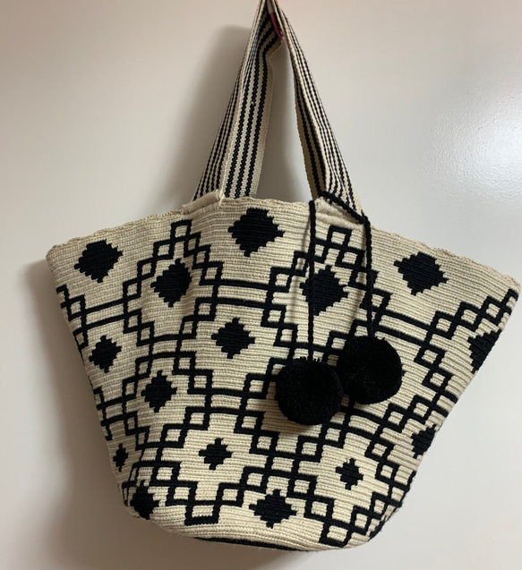 コロンビア発Wayuu 手編みトートバッグ XL　幾何学模様　モノクローム 1枚目の画像