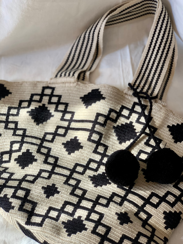 コロンビア発Wayuu 手編みトートバッグ XL　幾何学模様　モノクローム 4枚目の画像