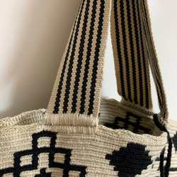 コロンビア発Wayuu 手編みトートバッグ XL　幾何学模様　モノクローム 6枚目の画像
