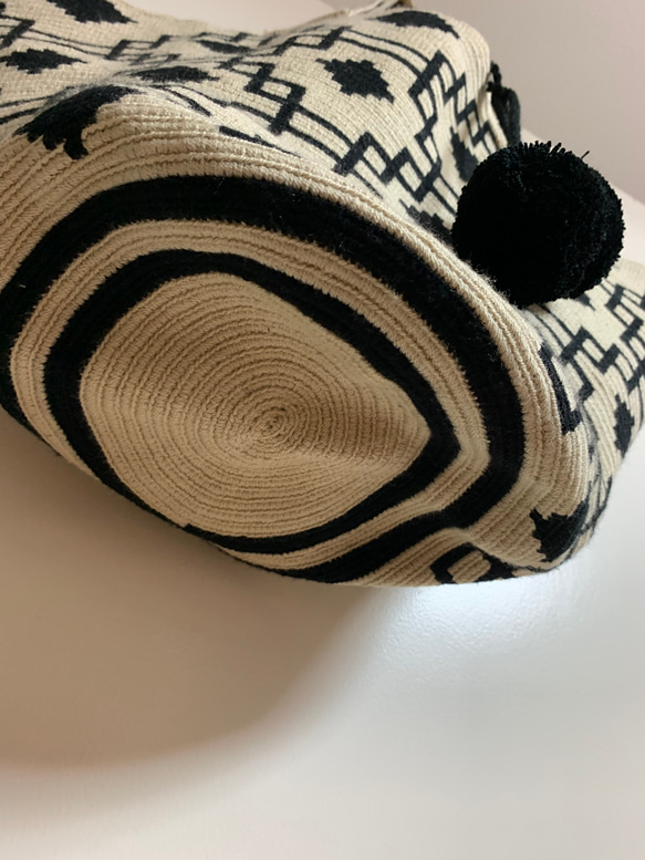 コロンビア発Wayuu 手編みトートバッグ XL　幾何学模様　モノクローム 7枚目の画像