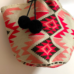 コロンビア発Wayuu 手編みトートバッグ XL　ベージュxピンク 3枚目の画像