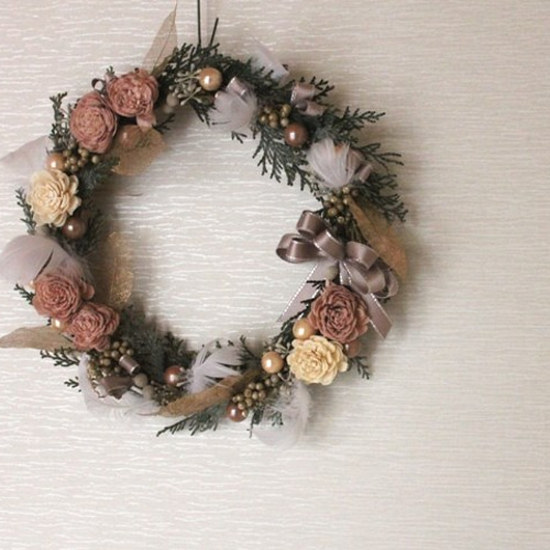 ベージュピンクのクリスマスリース プリザーブドフラワー BrightBerry