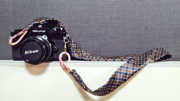 〖送料無料〗ネクタイと羽織ひものカメラストラップ  組紐 一点物 4枚目の画像