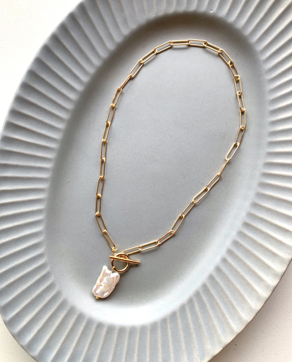 necklace  ♥︎ 数量限定　♥︎ バロックパール×マンテル留めチェーンネックレス　ゴールド 1枚目の画像