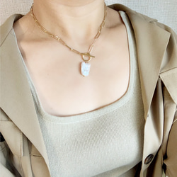 necklace  ♥︎ 数量限定　♥︎ バロックパール×マンテル留めチェーンネックレス　ゴールド 6枚目の画像