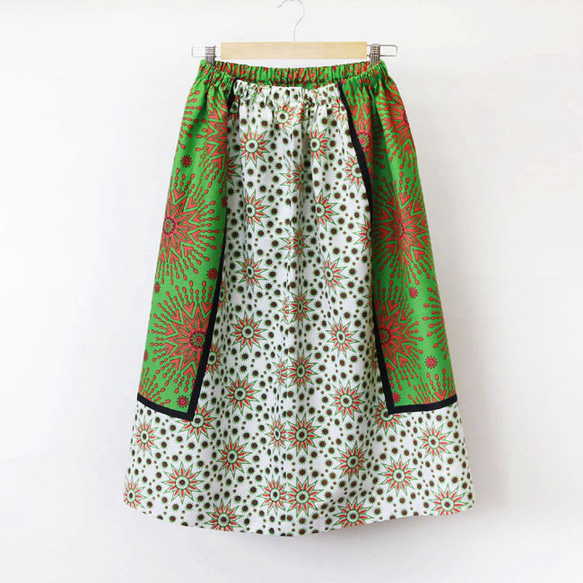 アフリカ布のギャザースカート（カンガスカート）鮮やかな色彩 サッシュベルト付き 3枚目の画像