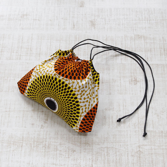 アフリカ布の巾着ショルダー（パーニュ）斜めがけ たすき掛け インナーバッグ 1枚目の画像