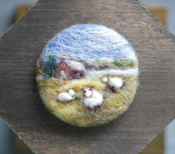 羊毛フェルト　初雪と羊　ブローチ　ハンドメイド 7枚目の画像