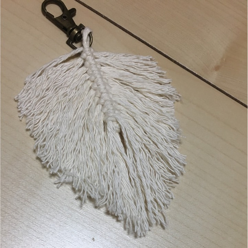 送料無料】マクラメフェザー☆マクラメキーホルダー キーリング KOLORS