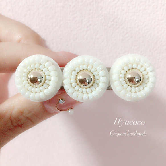 刺繍ビーズ ❁ ヘアクリップ 2枚目の画像