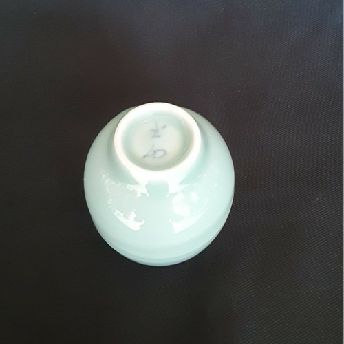 鍋島青磁透過光ぐい呑み－伝統工芸品 伊万里・鍋島焼－ おちょこ 