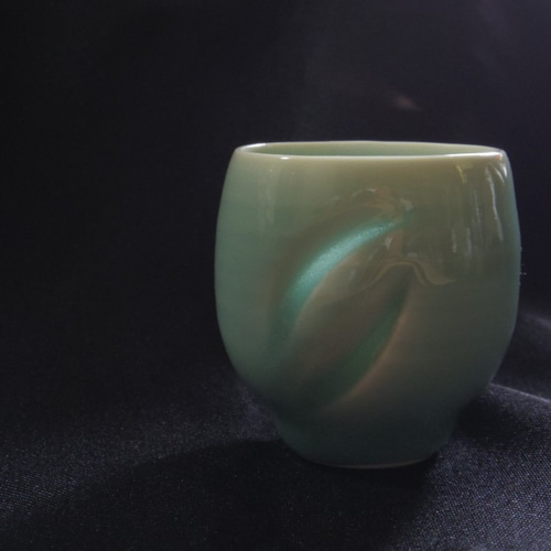 鍋島青磁透過光ぐい呑み－伝統工芸品 伊万里・鍋島焼－ おちょこ 