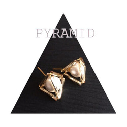 pyramid ピアス 1枚目の画像