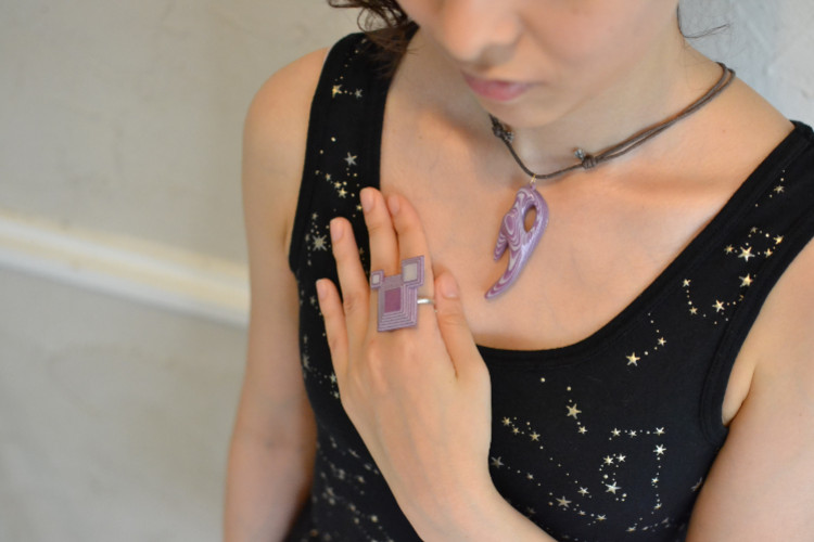 （オーダーメイド可）　Bone Necklace （紫 & 白）