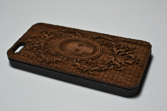 【３D彫刻】iphone5 5S　ケース Engraved Skull 1枚目の画像