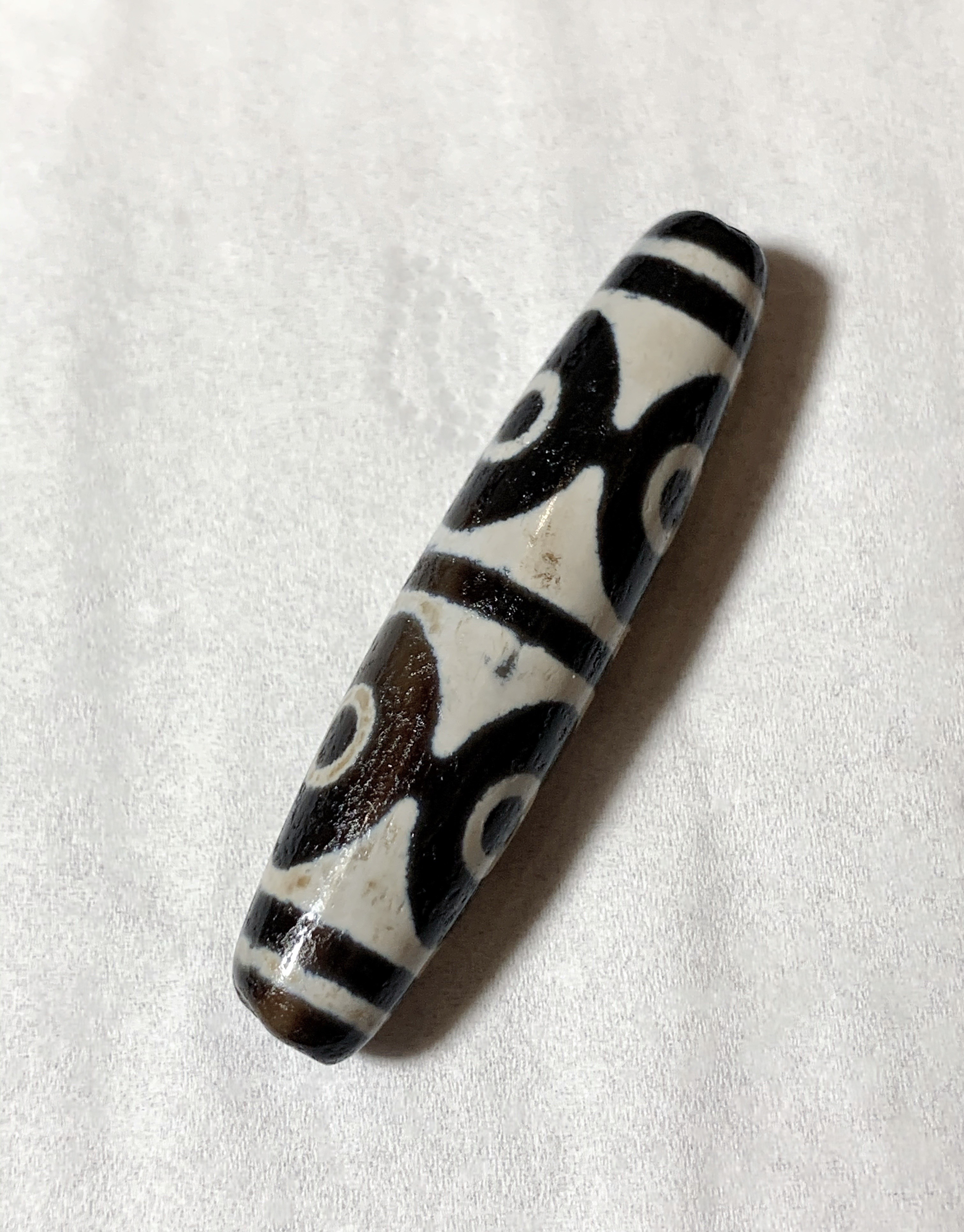 六眼天珠瑪瑙5713「馬蹄痕」付いてます。