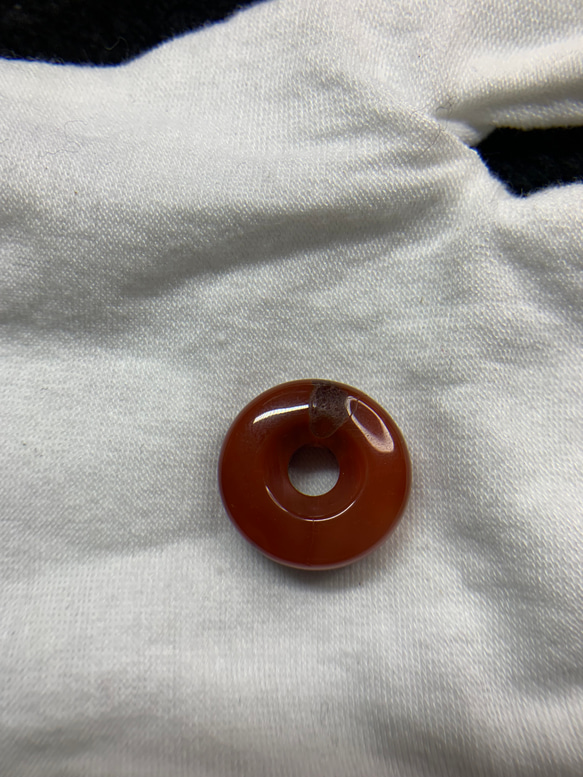 天然石南紅瑪瑙平安ボタン/ドーナツ型2043773/4.5g 6枚目の画像