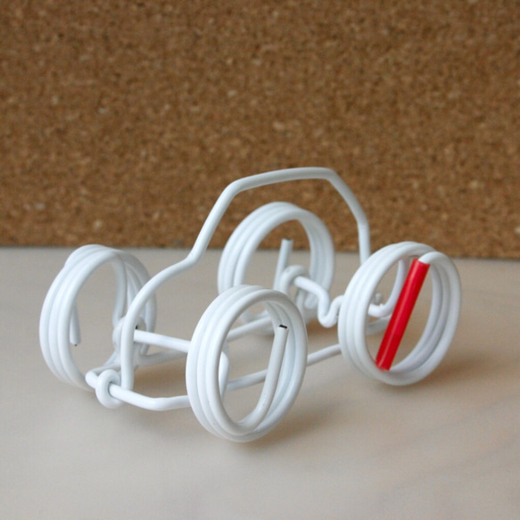 走るくるま(針金おもちゃ) 白　カラーワイヤー製 No.CS-002 2枚目の画像