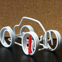 走るくるま(針金おもちゃ) 白　カラーワイヤー製 No.CS-002 3枚目の画像