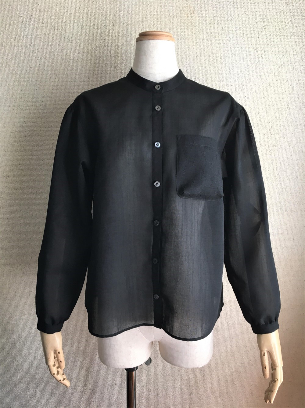 刺繡ポケット黒ブラウス 6,512円