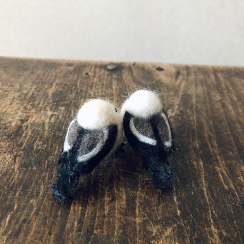 飛び立つシマエナガ　羊毛フェルト 受注製作》飛び立つシマエナガ 羊毛フェルト モト 通販 18778488