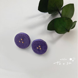 ✴︎ピアス✴︎ 超軽量！陶器風 コロンと丸い石粉粘土（Purple） 1枚目の画像