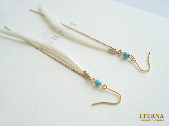 White goose quill with magnesite turquoise, hook earrings 第1張的照片