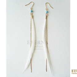 White goose quill with magnesite turquoise, hook earrings 第2張的照片