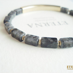 Larvikite and curved pipe bracelet 第4張的照片