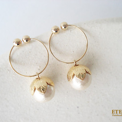 cotton pearl with leafy cap, tiny hoop earrings (夾式耳環) 第2張的照片