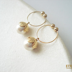 cotton pearl with leafy cap, tiny hoop earrings (夾式耳環) 第4張的照片