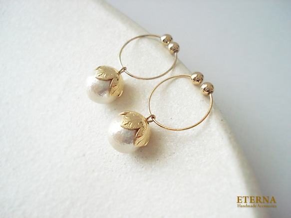 cotton pearl with leafy cap, tiny hoop earrings (夾式耳環) 第4張的照片