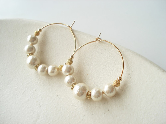 Cotton pearl and Metal Bead hoop earrings 穿孔耳環 第1張的照片