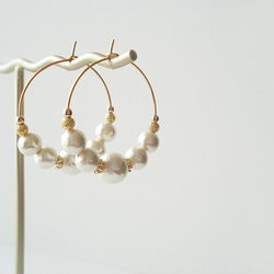 Cotton pearl and Metal Bead hoop earrings 穿孔耳環 第3張的照片