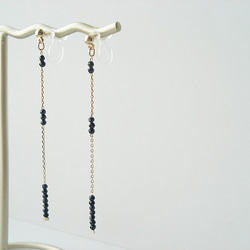 Black spinel with long chain, clip on earrings（夾式） 第3張的照片