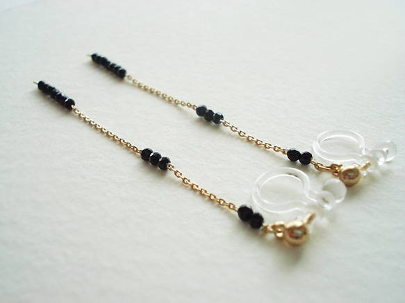 Black spinel with long chain, clip on earrings（夾式） 第4張的照片