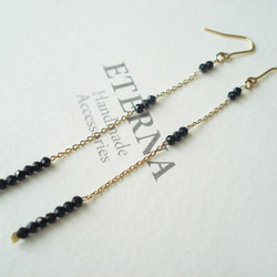 Black spinel with long chain, hook earrings（穿孔耳環） 第5張的照片
