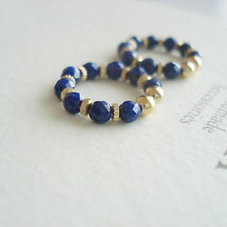 Lapis Lazuli and metal beads, tiny hoop earrings 第2張的照片