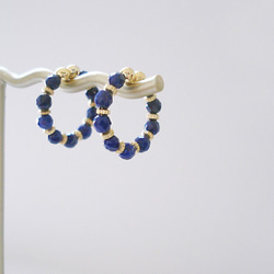 Lapis Lazuli and metal beads, tiny hoop earrings 第3張的照片