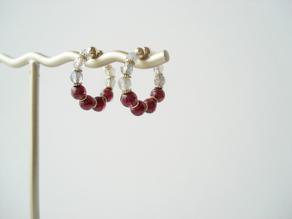 Garnet and Labradorite, tiny hoop earrings 夾式耳環 第5張的照片