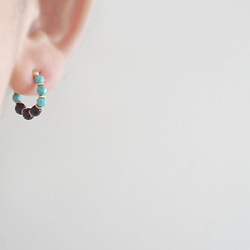 Blue Goldstone and Magnesite turquoise, tiny hoop earrings 第4張的照片