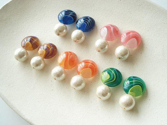 Marble acrylic button and cotton pearl clip on earrings 夾式 第1張的照片