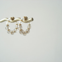 Gray and white calcedony, tiny hoop earrings 夾式耳環 第4張的照片